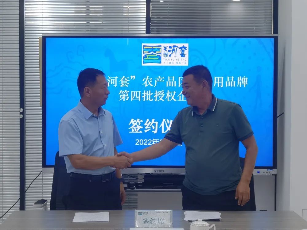 1662710341899015840.jpg 13.jpg